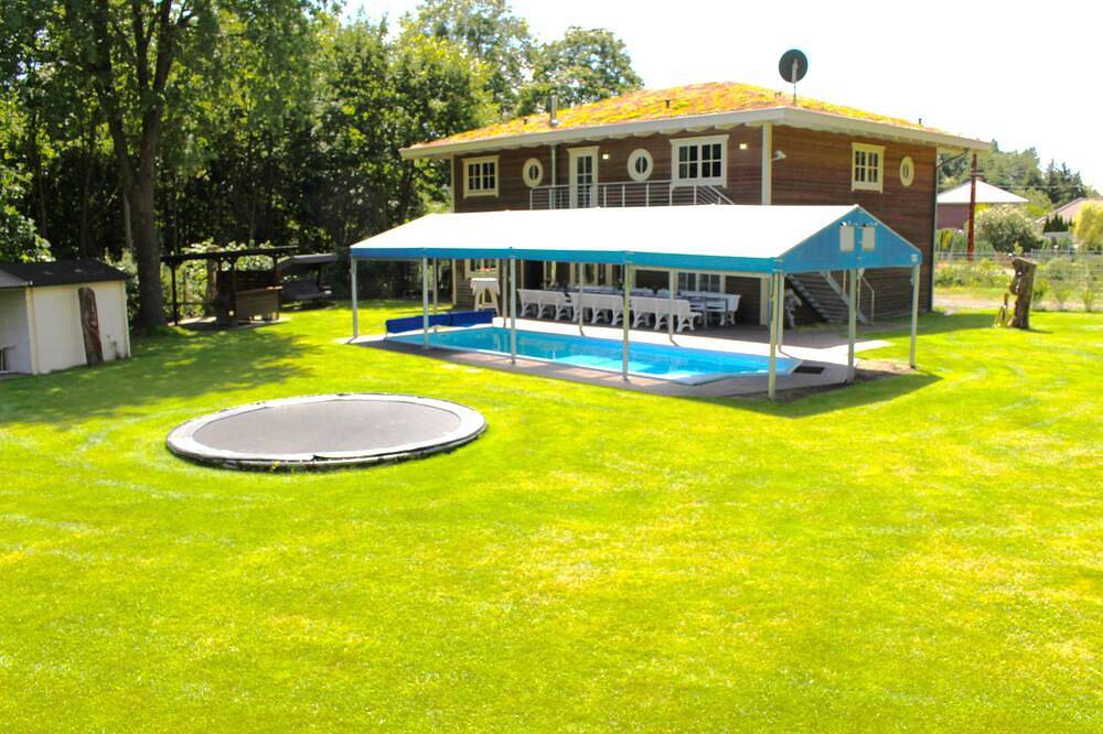 Villa Salz beheizter Pool 24°C - 9 Bäder Premium Ebeling Ferienhäuser in Petershagen/Eggersdorf, Märkische Schweiz-Oderland