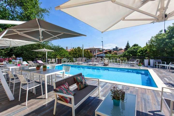 Hotel für 4 Personen, mit Garten und Ausblick sowie Pool - 1