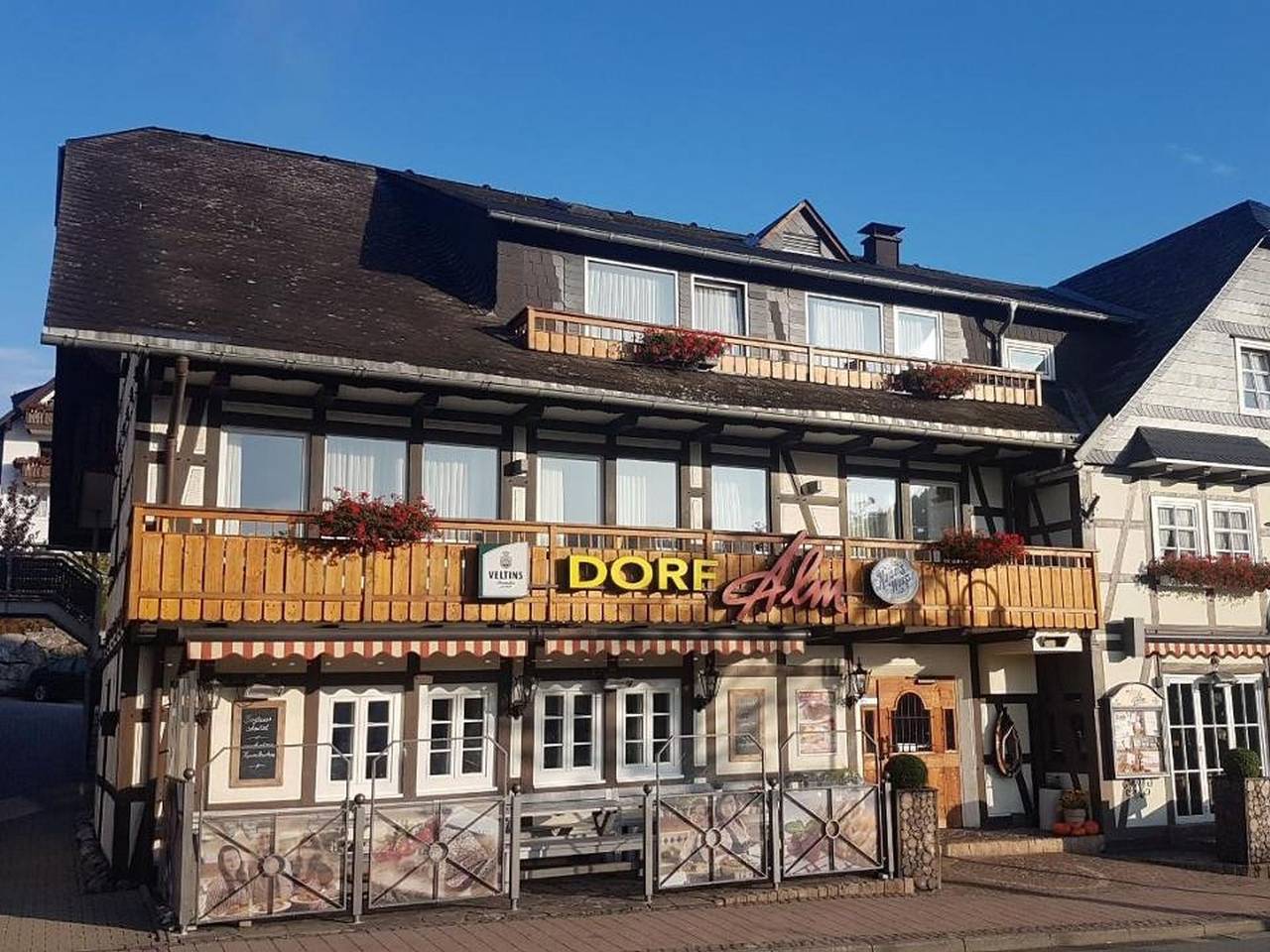 Gästehaus Dorf Alm - Standard-Doppelzimmer in Willingen, die Mittelgebirge