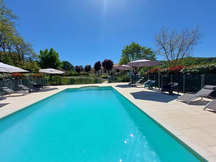 Location de vacances pour 4 personnes, avec jardin ainsi que vue et piscine, animaux acceptés à Vézac - 3