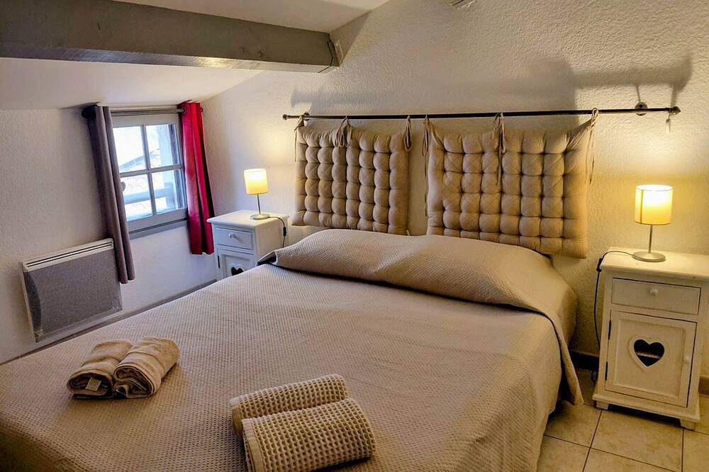 Entire apartment, Cozy 50m² Apartment – 6 min from the beach, private parking & air conditioning in Saintes-Maries-de-la-Mer, Arles region