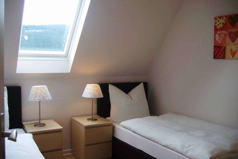 Landhaus, 280 qm, freistehend, allein zu bewohnen, eigener Saunabereich, in Eslohe, Hochsauerlandkreis