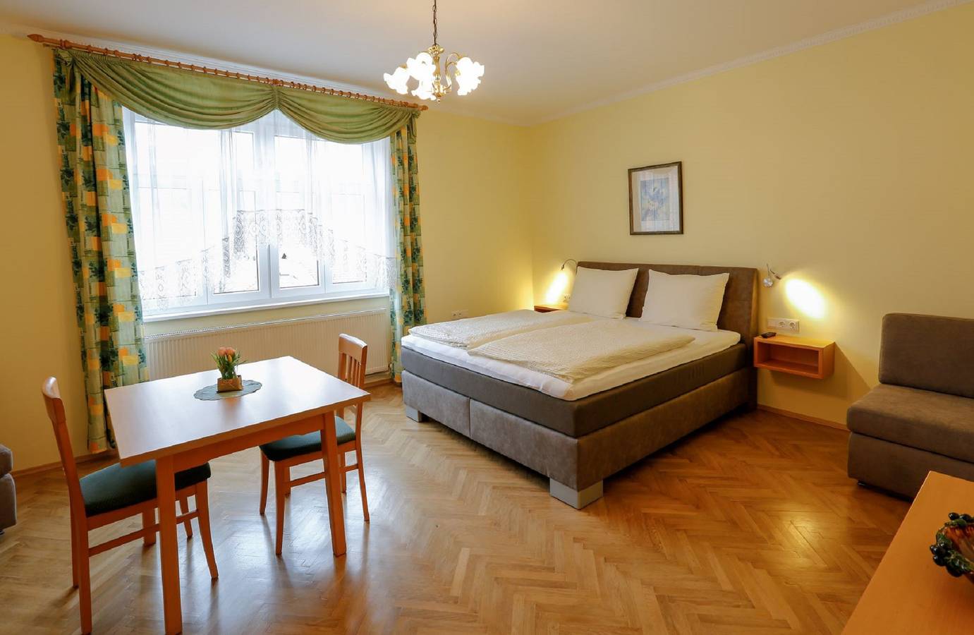 Ganze Ferienwohnung, Gästehaus Huber - Appartement mit Donaublick in Weißenkirchen in der Wachau, Bezirk Krems an der Donau-Land