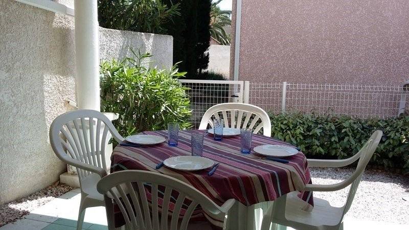 Gîte pour 6 personnes, avec Terrasse ainsi que Jardin et Piscine dans Plage Rochelongue - 3