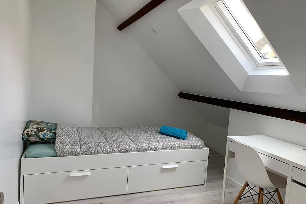 Entire apartment, F3 Grenier Maison Centre Ville Massy in Massy, Essonne