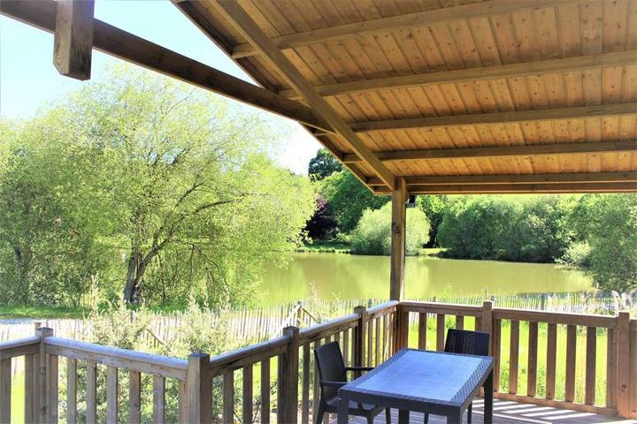 Location de vacances pour 2 personnes, avec vue sur le lac ainsi que jardin et vue à Merdrignac - 3