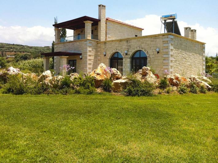Villa for 6 personer, med terrasse og badebasseng, dyr tillatt i Platanias Kommune