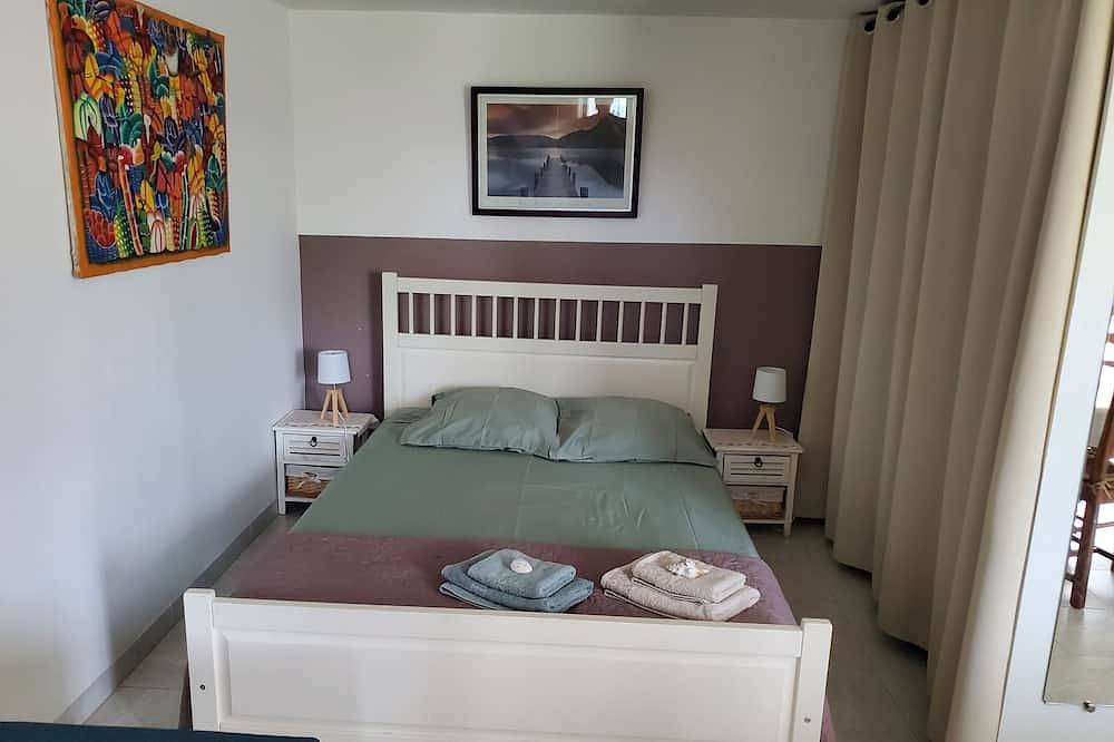 Appartement entier, Nice independent studio on the ground floor of a villa in L estaque Mourepiane. in Marseille, Côte méditerranéenne (France)