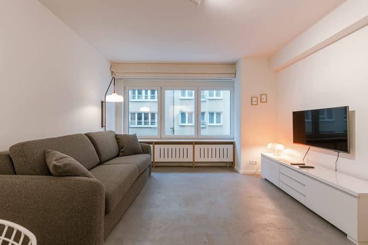 Geheel vakantieappartement, Sea-view studio by Ostend beach w/ elevator in Stad Oostende, Oostende