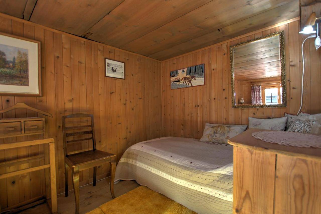 Twin Room in Rossinière, Pays-d'Enhaut Region