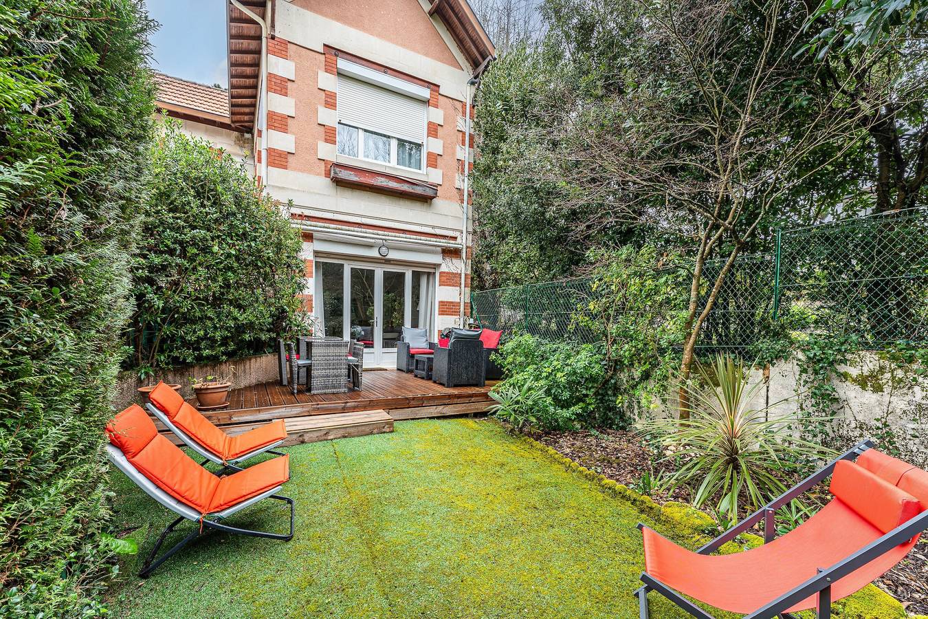 Entire apartment, Cozy Apartment in Arcachon, 300m from Beach, Garden, Terrace, Private Parking – 4 Guests in Arcachon, Arcachon region