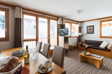 Gîte pour 6 personnes, avec sauna ainsi que piscine et balcon dans La Toussuire