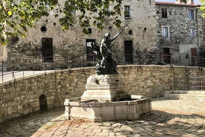 Gîte pour 6 personnes, avec piscine à Ghisoni