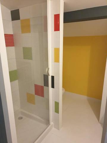 Gîte pour 4 personnes, avec vue ainsi que terrasse et piscine, animaux acceptés à Cabasse