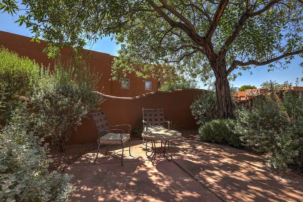 Entrada Oasis 1 Br Waterside Villa w/full Kitchen & Private Garage in St. George, Zion Nationalpark