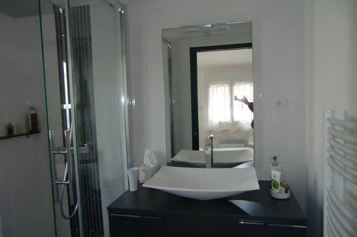 Entire apartment, Quiet T2 with swimming pool in Velaux, Mediterranean Coast (France)