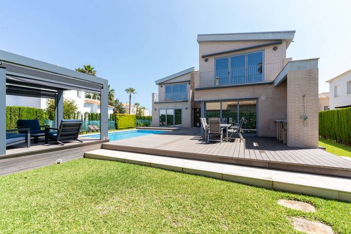 Chalet para 8 personas, con terraza además de vistas y jardín en Safor - 3