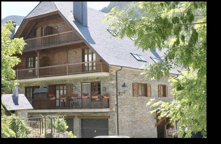 Gîte pour 5 personnes, avec Balcon ainsi que Terrasse et Vue dans Salardú