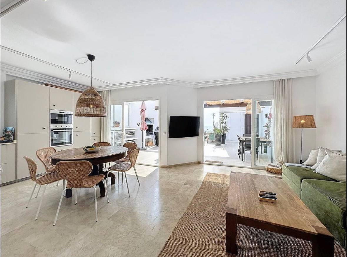 Appartement entier, Mb.B53 - Beachfront Penthouse with Sea Views in Puerto Deportivo de Estepona, Estepona