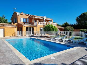 Gîte pour 4 personnes, avec terrasse ainsi que piscine et jardin à Caux