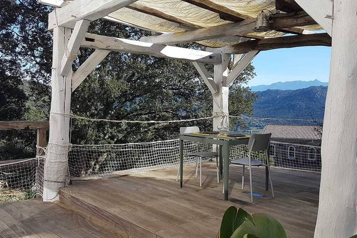 Location de vacances pour 4 personnes, avec terrasse et jardin à Grossa