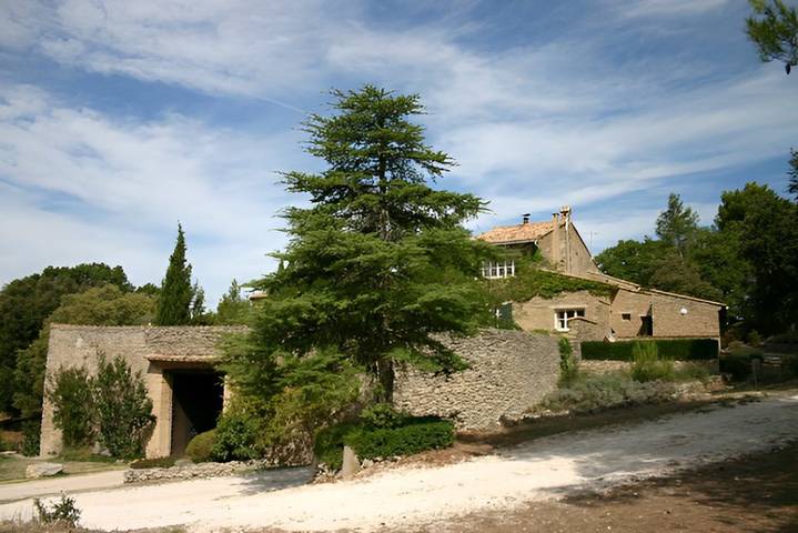 Gîte pour 4 personnes, avec jacuzzi et piscine ainsi que jardin et terrasse, animaux acceptés à Saumane-de-Vaucluse - 4
