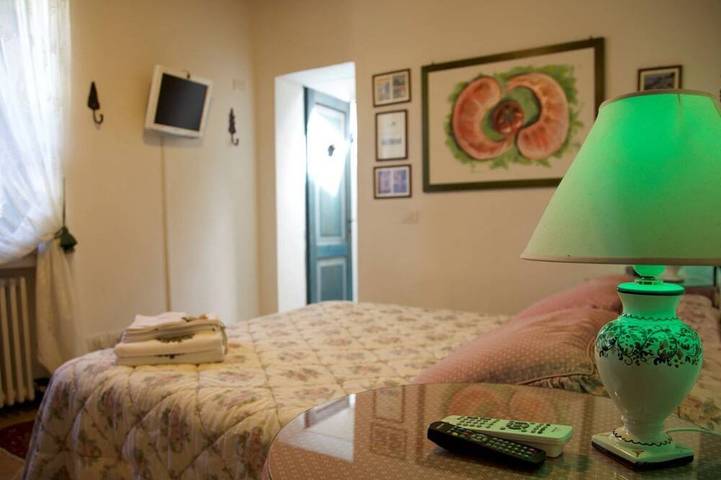 Appartement entier, Chalet typique en Ombrie avec Spa, jacuzzi, jardin, vue imprenable, parking in Collazzone, Province de Pérouse