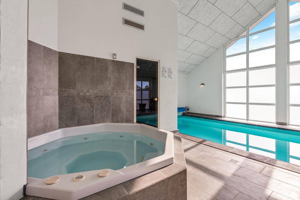 Aktivitätshaus mit Pool, Whirlpool, Sauna und Außenwhirlpool in Blavand, Varde