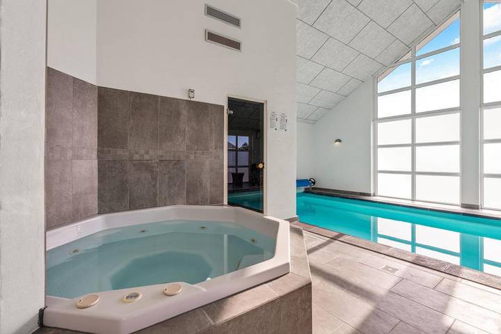 Villa für 14 Personen, mit Sauna und Whirlpool sowie Pool in Blavand - 2
