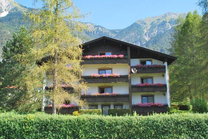 Ferienwohnung für 2 Personen, mit Balkon und Garten sowie Seeblick und Ausblick am Pressegger See