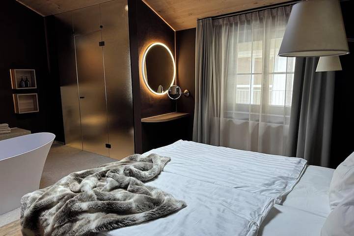 Ferienwohnung für 3 Personen, mit Balkon und Whirlpool sowie Sauna in Bruneck