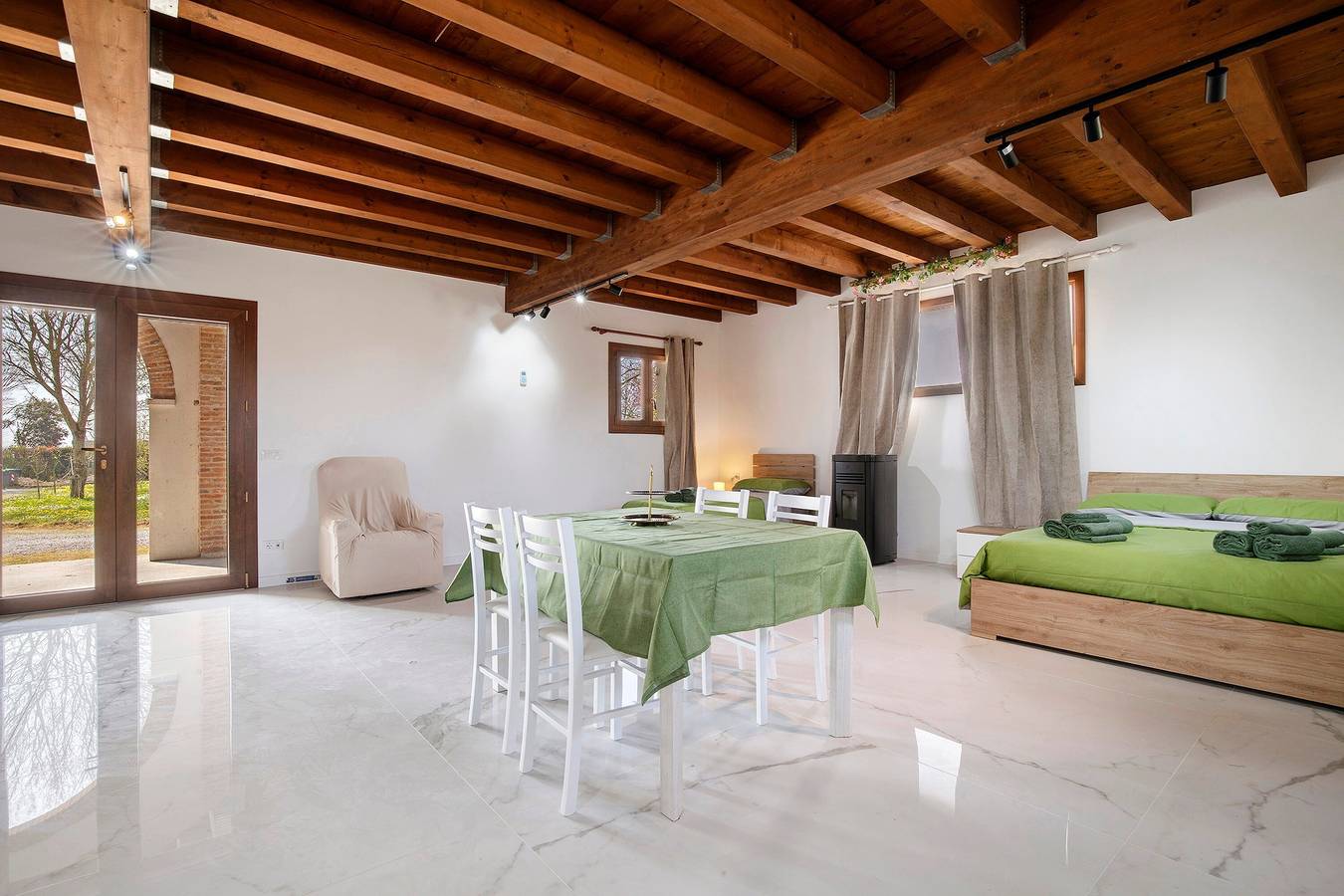 Ganze Wohnung, Apartment 'Elena' mit Gemeinschaftspool, Garten und Wlan in Jesolo