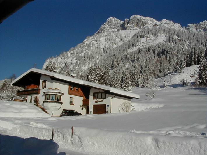 Ferienwohnung für 6 Personen, mit Balkon und Terrasse in Nesselwängle