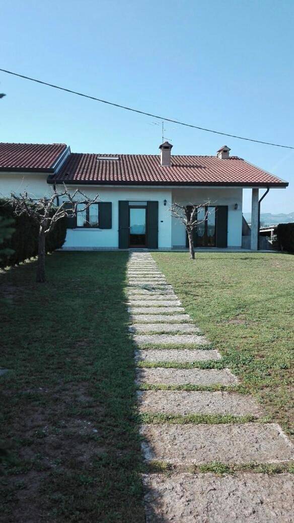 Casa vacanza per 3 persone, con Terrazza e Giardino a Pescantina