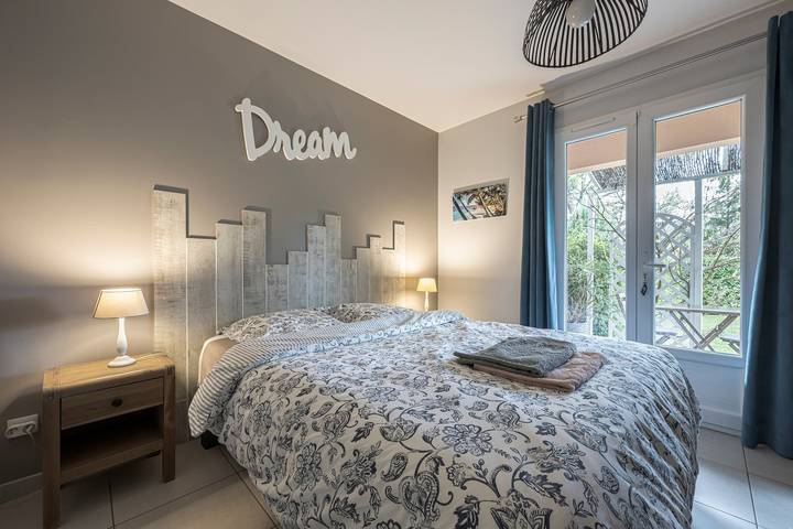 Bed and Breakfast 'Chambre - Le Clos Des Fontaines' with Private Pool, Wi-Fi and Air Conditioning in Pernes-les-Fontaines, Parc naturel régional du Mont-Ventoux