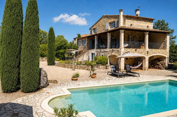 Gîte pour 5 personnes, avec Terrasse et Jardin ainsi que Piscine et Vue à Saint-André-de-Cruzières - 2