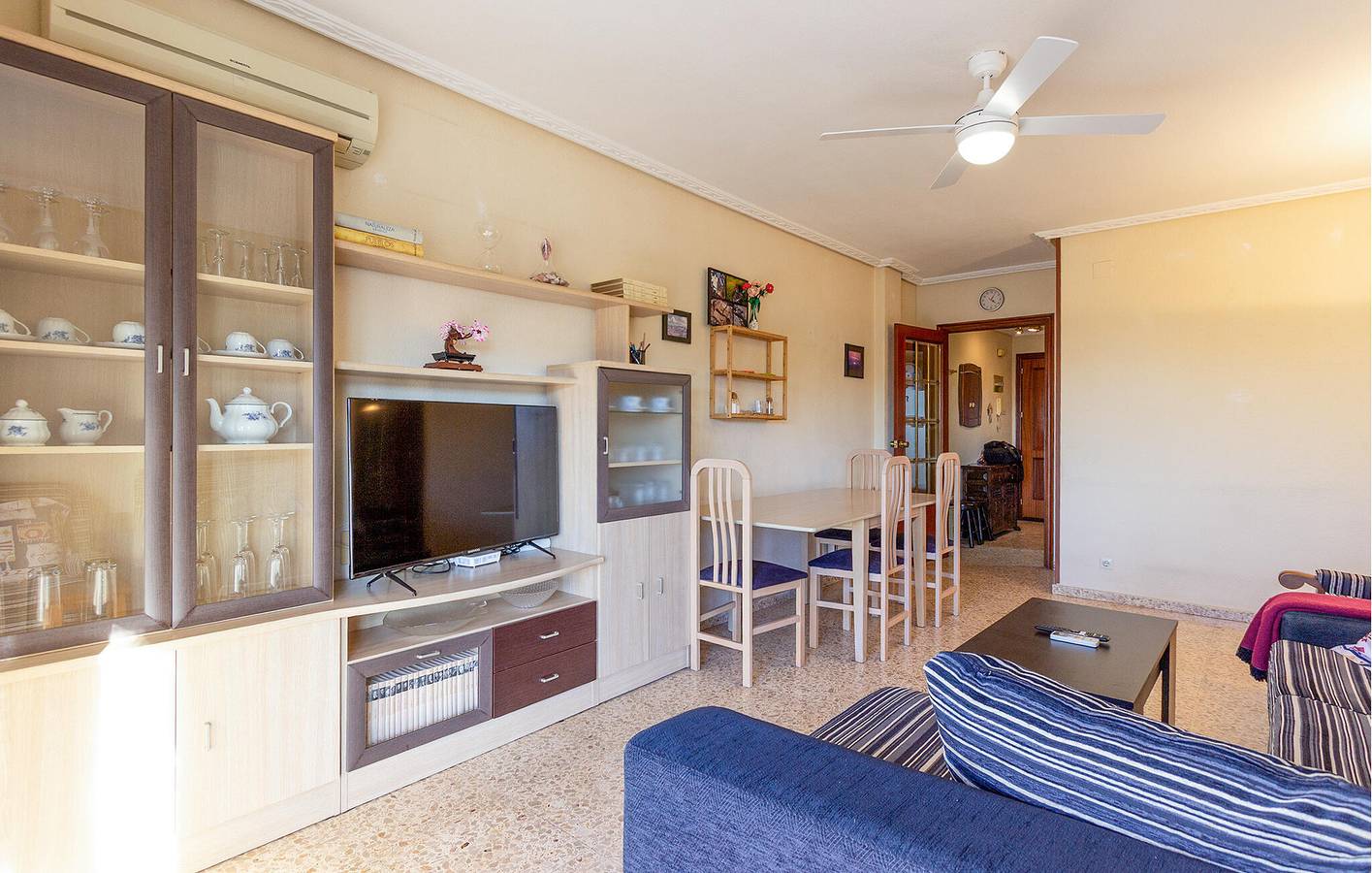 Apartamento vacacional entero, Apartamento junto a la playa con terraza y aparcamiento in Santa Pola, Costa Blanca
