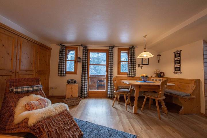 Ferienwohnung für 2 Personen, mit Balkon und Ausblick an der Zugspitzland