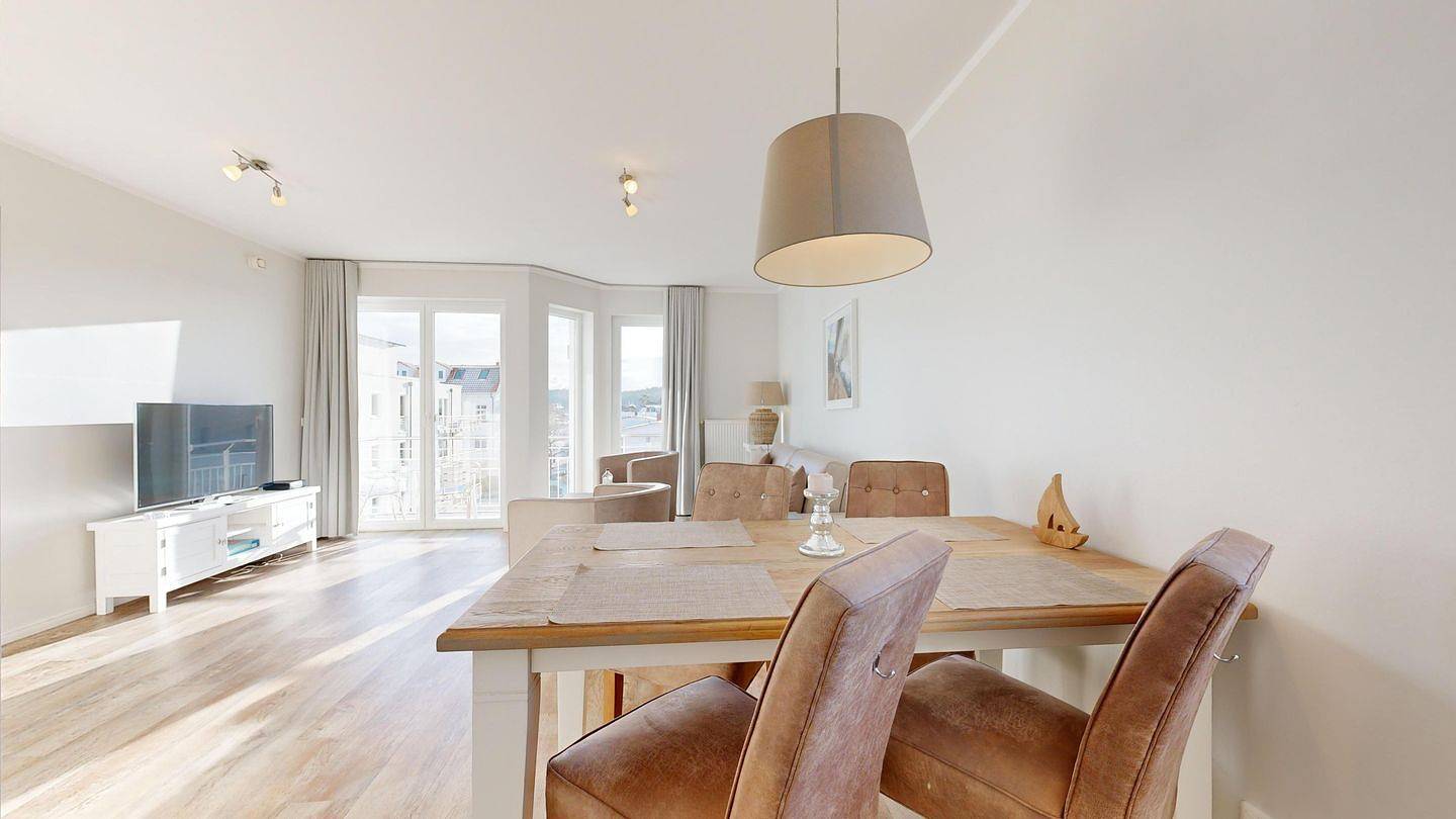 Ganze Wohnung, Moderne Ferienwohnung in Strandnähe mit Sauna, Fitnessraum und Fahrstuhl im Haus in Ostseebad Binz, Binz