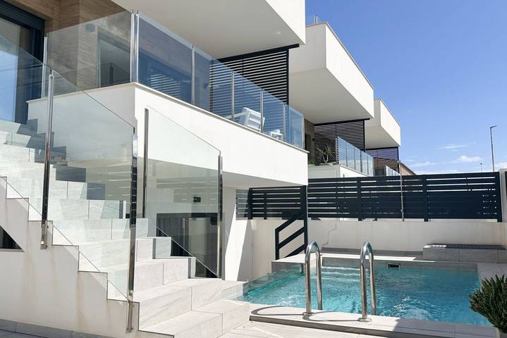 Ferienwohnung für 7 Personen, mit Balkon/Terrasse und Meerblick sowie Balkon und Pool in La Mata