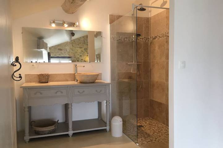 Gîte pour 8 personnes, avec jardin et terrasse à Richerenches - 4