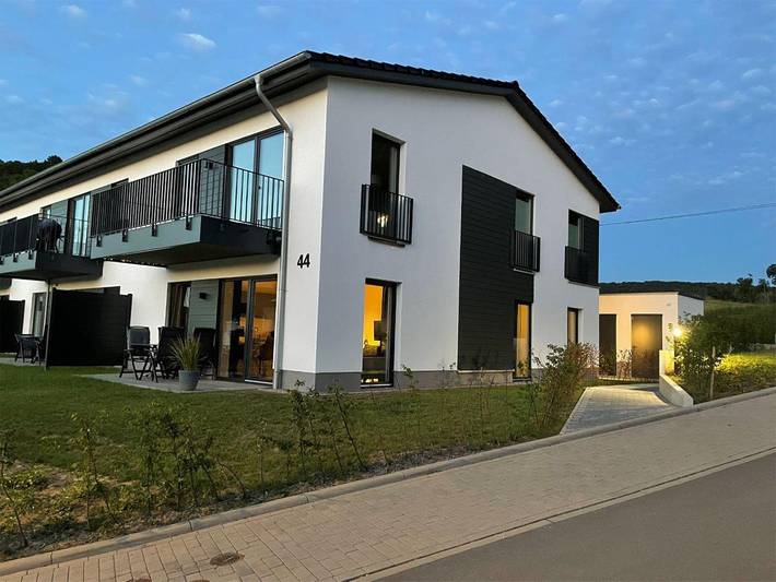 Ferienwohnung für 4 Personen, mit Terrasse und Garten sowie Sauna und Seeblick