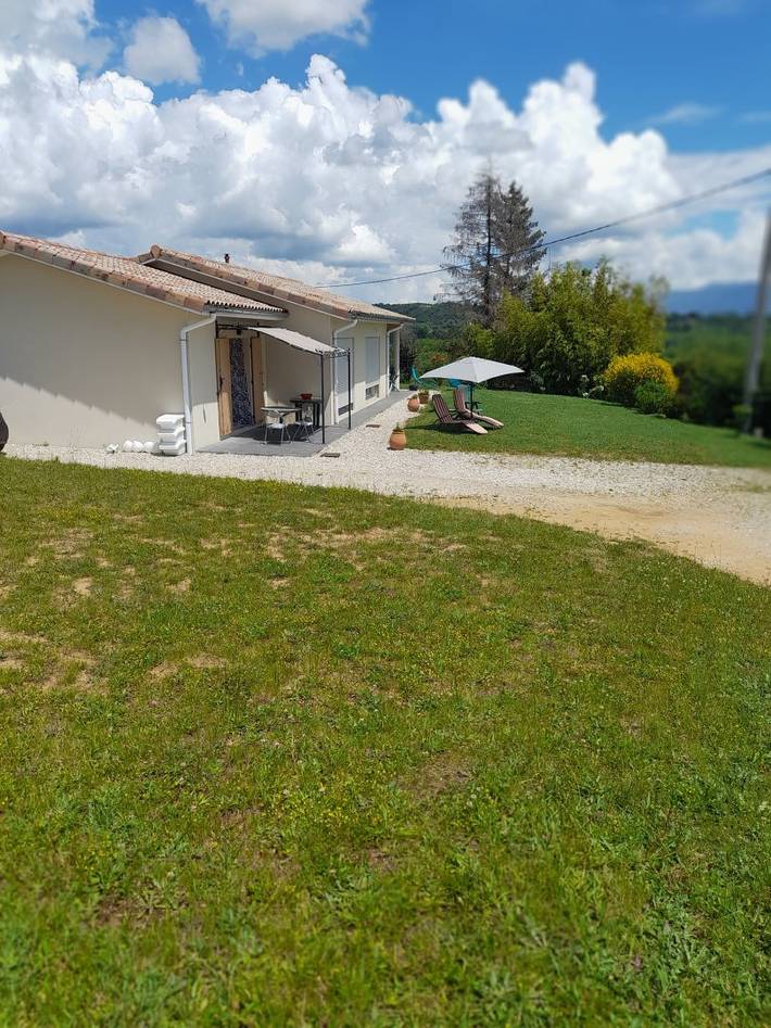 Gîte pour 2 personnes, avec terrasse et jardin à Saint-Lattier