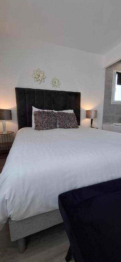 Gîte pour 2 personnes, avec terrasse ainsi que piscine et jardin à Iholdy - 2