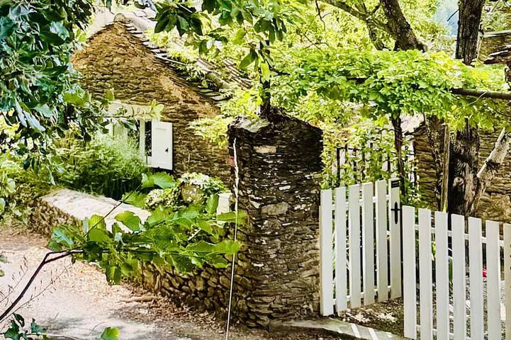 Gîte pour 4 personnes, avec Jardin à Aujac