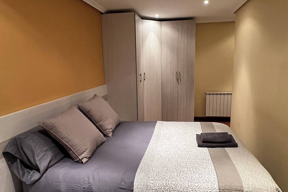 Entire apartment, Apartamento en el centro de Santoña in Santoña, Cantabrian Coast