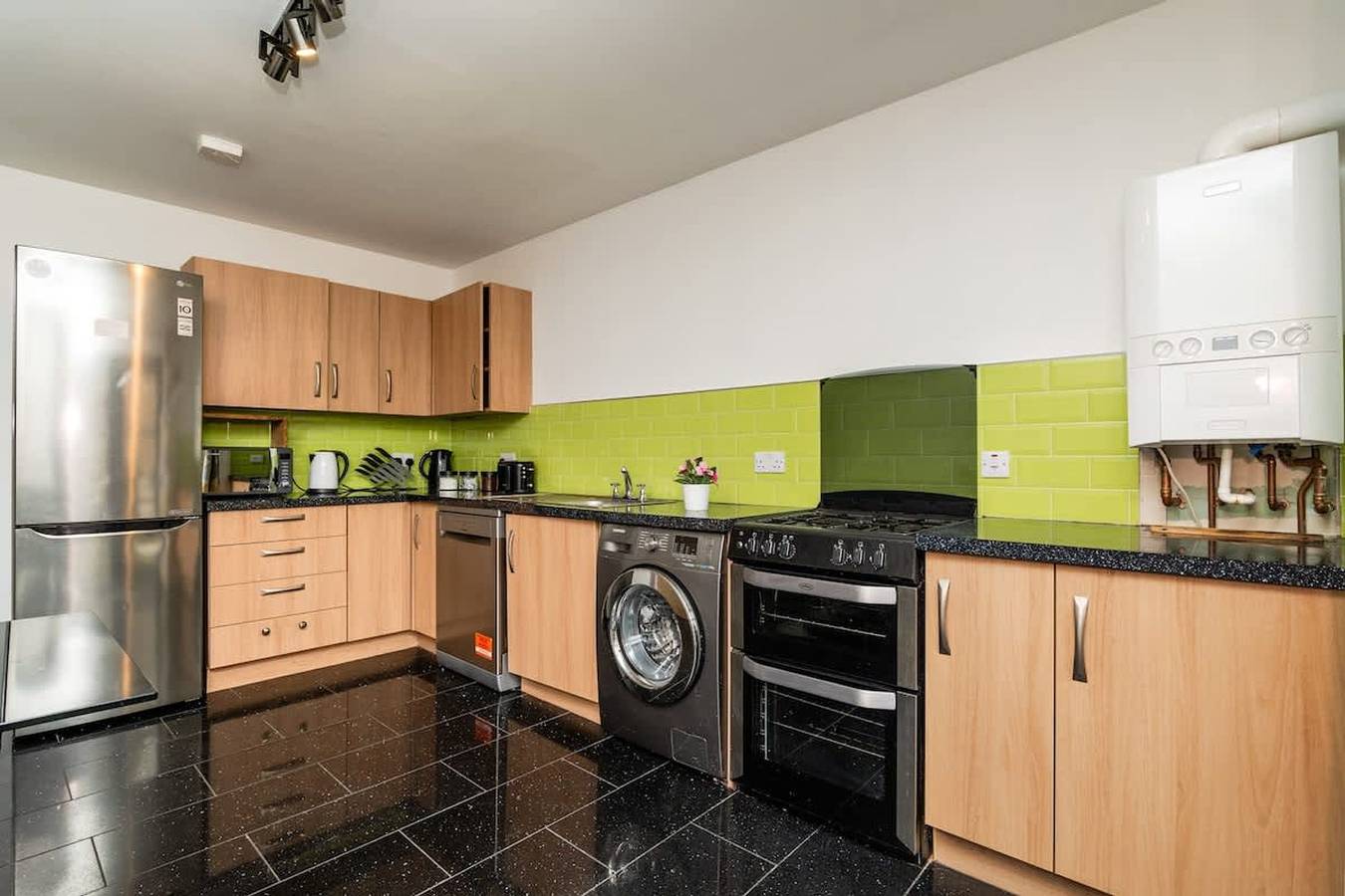 3 Bedroom House - Free Parking in Aberdeen, Aberdeenshire