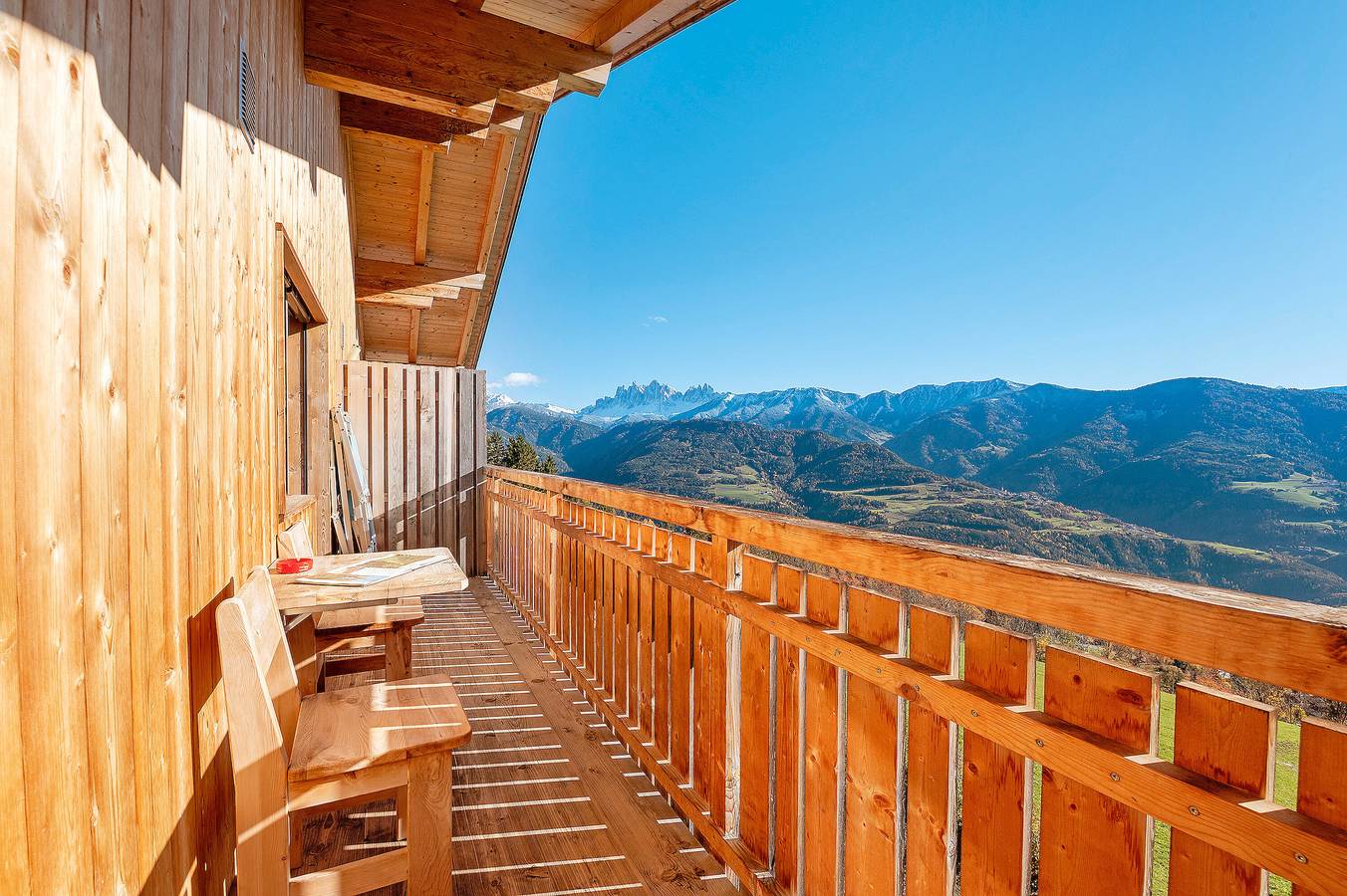 Ganze Wohnung, Apartment „Zolerhof Arnika“ mit Bergblick, Gemeinschaftsterrasse und Wlan in Schnauders, Feldthurns