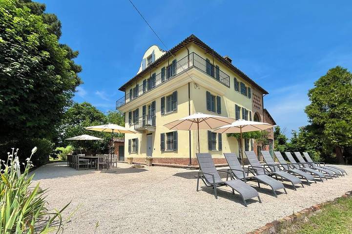Location de vacances pour 14 personnes, avec jardin à Nizza Monferrato