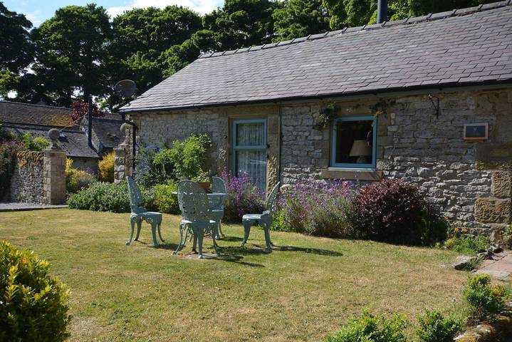 Cottage for 2 people, with pool and garden in Derbyshire